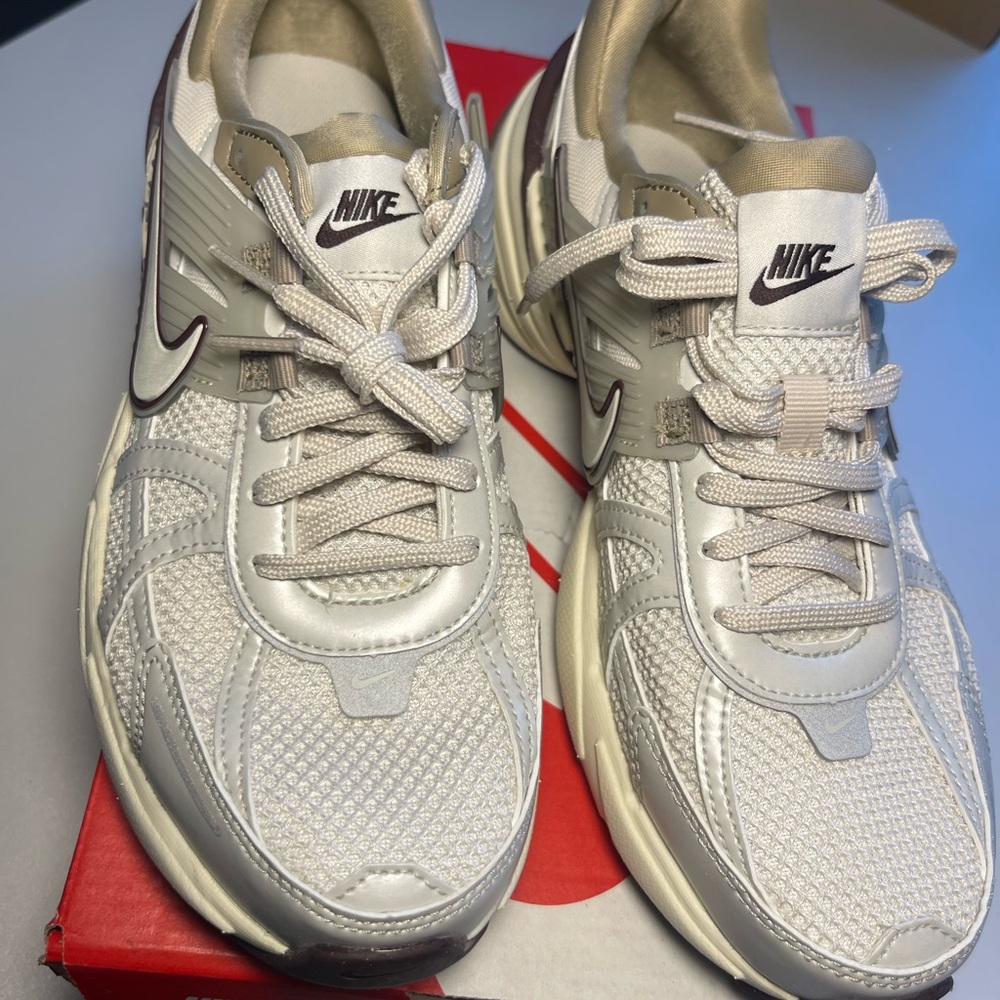 Nike Metallic Silver Running Shoes